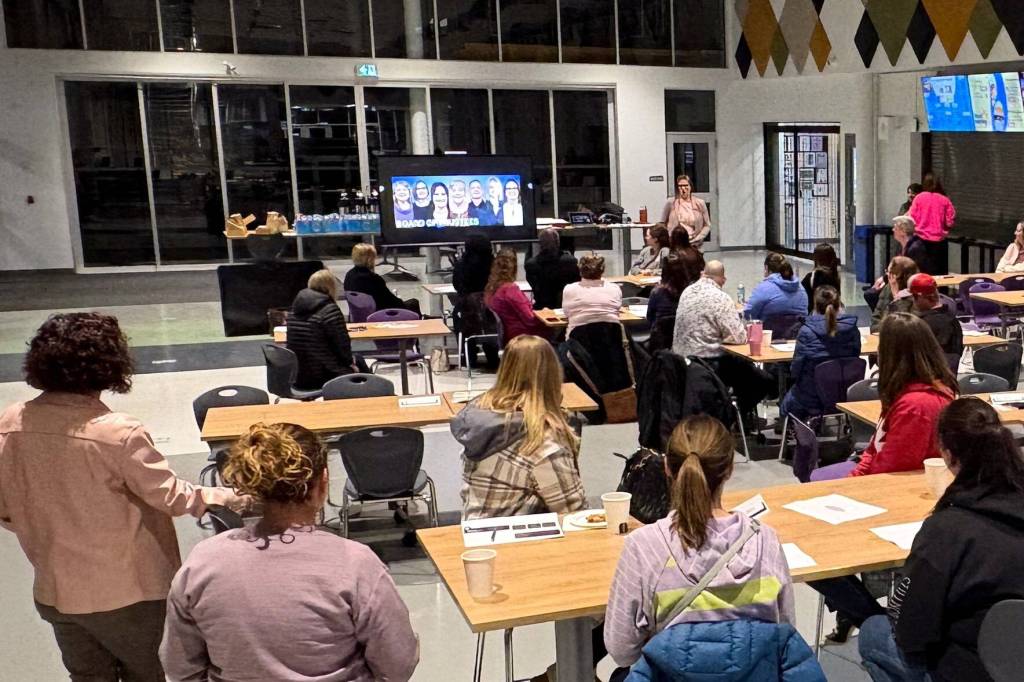 Calmar Secondary Collegiate School provides learning opportunites